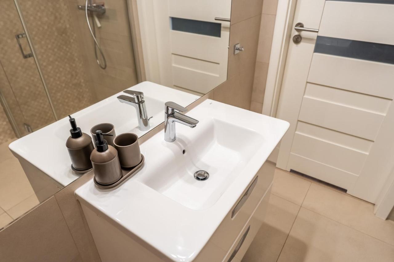 Przystan Kolo Brzegu Apartment Kolobrzeg Bagian luar foto
